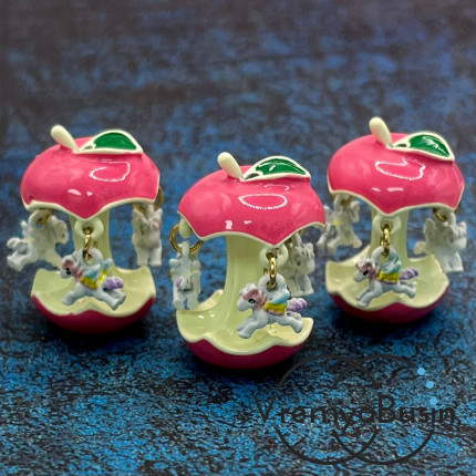 Бусина с эмалью "Яблоко-карусель", ок. 24х17 мм, из латуни с позолотой (1 шт.)