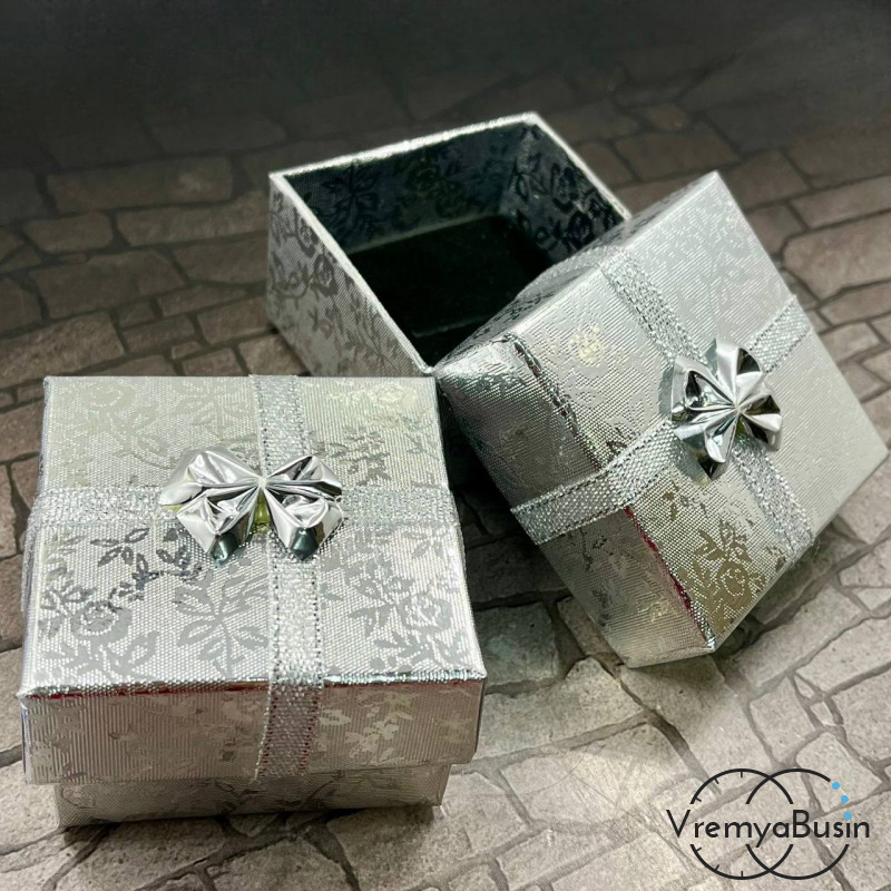 Коробочка подарочная с рисунком, 6х6х4 см, цв.     серебряный    (1 шт.)