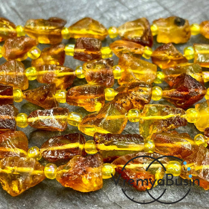 Янтарь натур., кусочки ок. 10х12 мм (нить, ок. 25-27 шт.)