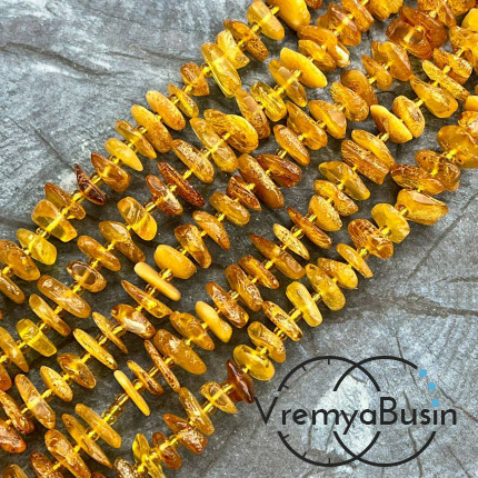 Янтарь натур., чипсы плоские ок. 13-14х3-5  мм (нить, ок. 70 шт.)