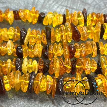 Янтарь натур., чипсы плоские ок. 13-14х3-5  мм (нить, ок. 110 шт.)