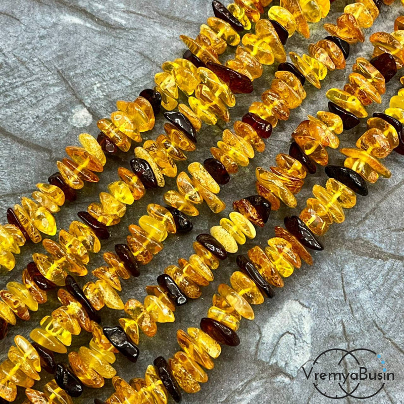 Янтарь натур., чипсы плоские ок. 13-14х3-5  мм (нить, ок. 110 шт.)
