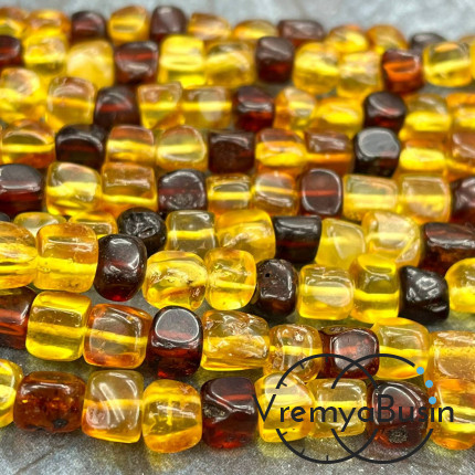 Янтарь натур., округлые квадратики ок. 7-8 мм (нить, ок. 50 шт.)