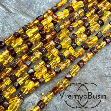 Янтарь натур., округлые квадратики ок. 7-8 мм (нить, ок. 50 шт.)