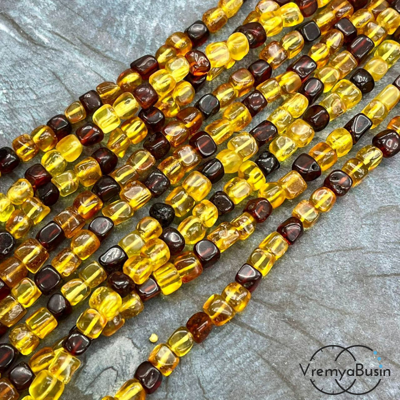 Янтарь натур., округлые квадратики ок. 7-8 мм (нить, ок. 50 шт.)