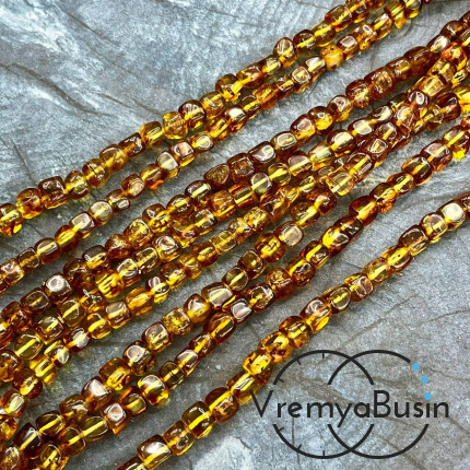 Янтарь натур., округлые квадратики ок. 6-7 мм (нить, ок. 60 шт.)