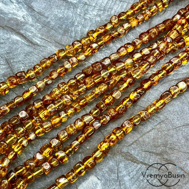 Янтарь натур., округлые квадратики ок. 6-7 мм (нить, ок. 60 шт.)