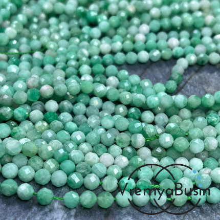 Изумруд (зеленый берилл), мелкие бусины с микроогранкой, шарик 4 мм  (нить, ок. 40 см.)