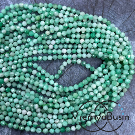 Изумруд (зеленый берилл), мелкие бусины с микроогранкой, шарик 4 мм  (нить, ок. 40 см.)