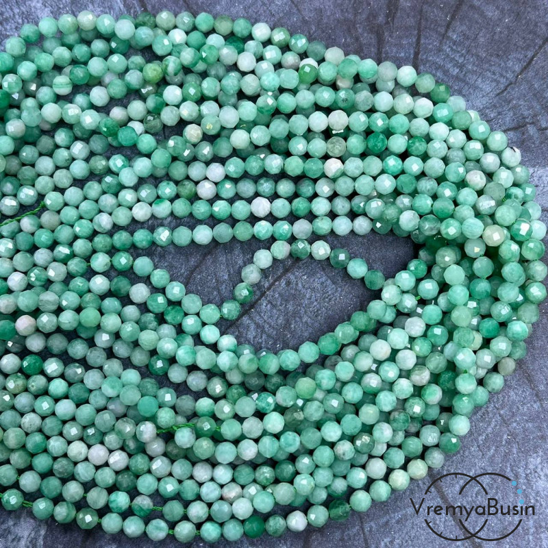 Изумруд (зеленый берилл), мелкие бусины с микроогранкой, шарик 4 мм  (нить, ок. 40 см.)