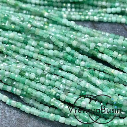 Изумруд (зеленый берилл), мелкие бусины с микроогранкой, кубик 2 мм  (нить, ок. 40 см.)