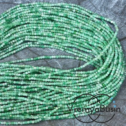 Изумруд (зеленый берилл), мелкие бусины с микроогранкой, кубик 2 мм  (нить, ок. 40 см.)