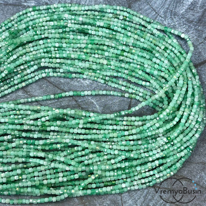 Изумруд (зеленый берилл), мелкие бусины с микроогранкой, кубик 2 мм  (нить, ок. 40 см.)