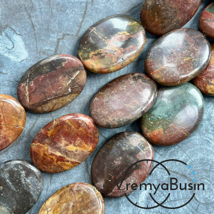 Яшма пикассо,      крупные плоские овалы, ок. 30х40х8       мм (нить, ок. 10 шт.)