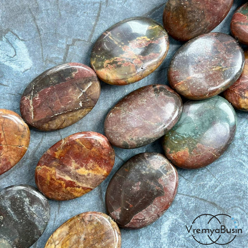 Яшма пикассо,      крупные плоские овалы, ок. 30х40х8       мм (нить, ок. 10 шт.)