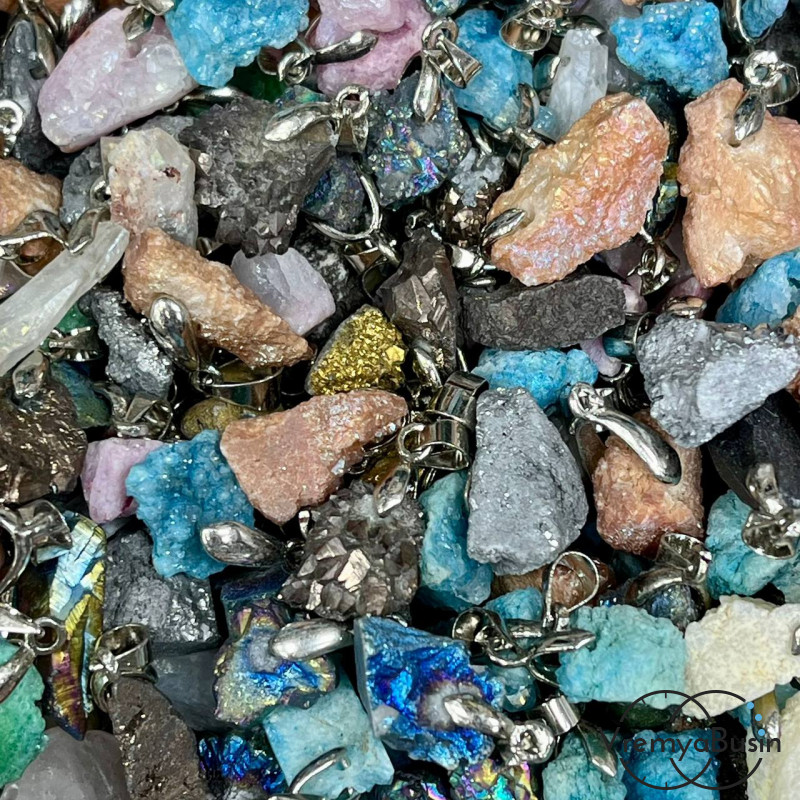 Агат титановый с друзой, ок. 10 мм. Кулон из камня в ассортименте (1 шт.)