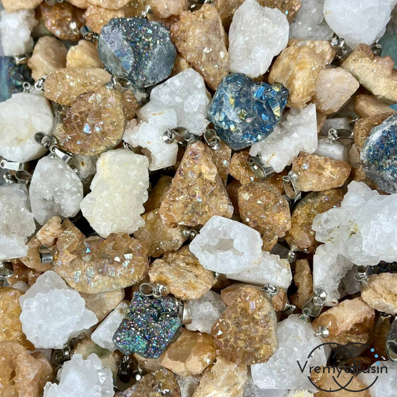 Агат титановый с друзой, ок. 15 мм. Кулон из камня в ассортименте (1 шт.)