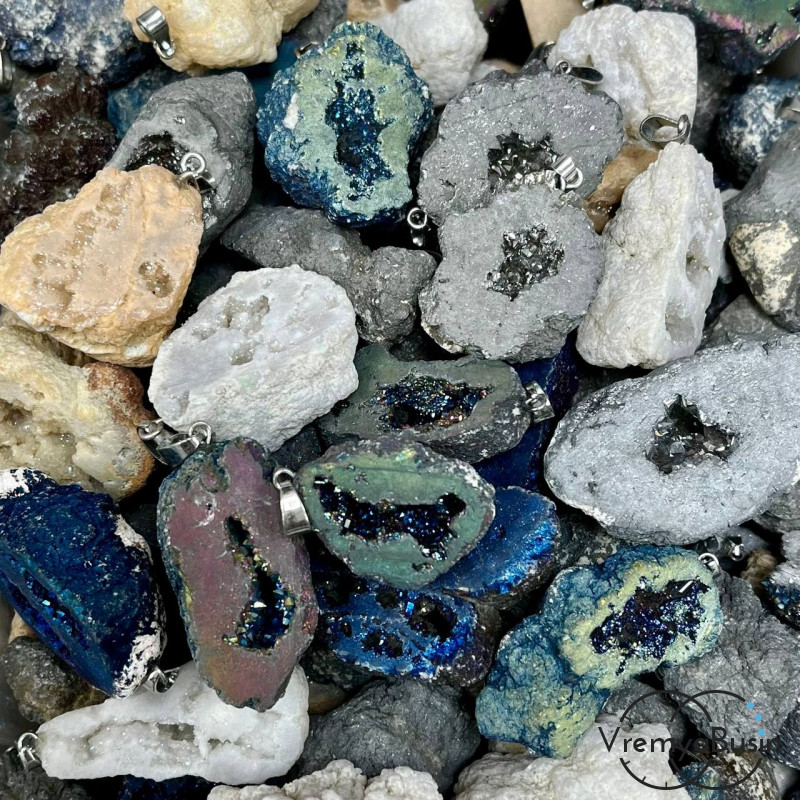 Агат титановый с друзой, ок. 20 мм. Кулон из камня в ассортименте (1 шт.)