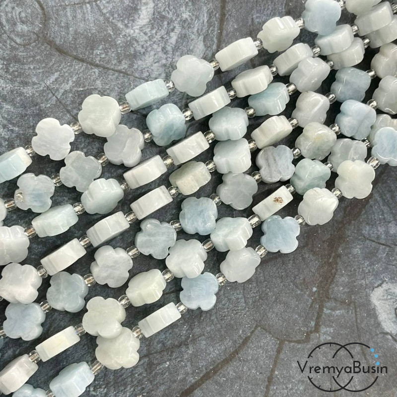 Аквамарин. Бусины клевер гладкие ок.  12х5 мм (нить, ок. 28 шт.)