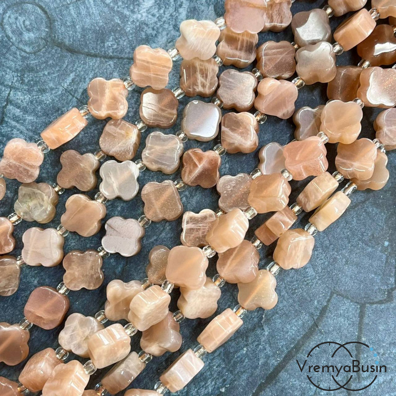 Солнечный камень. Бусины клевер гладкие ок.  12х5 мм (нить, ок. 28 шт.)