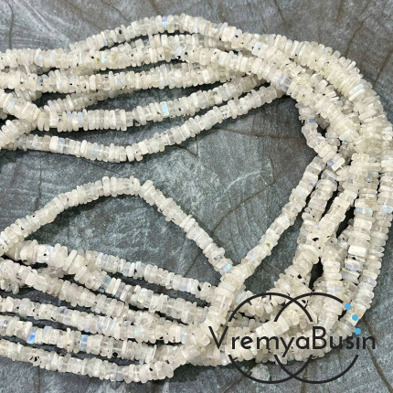 Лунный камень натур., бусины чипсы квадратные, ок. 5 мм (нить, ок. 40 см.) 