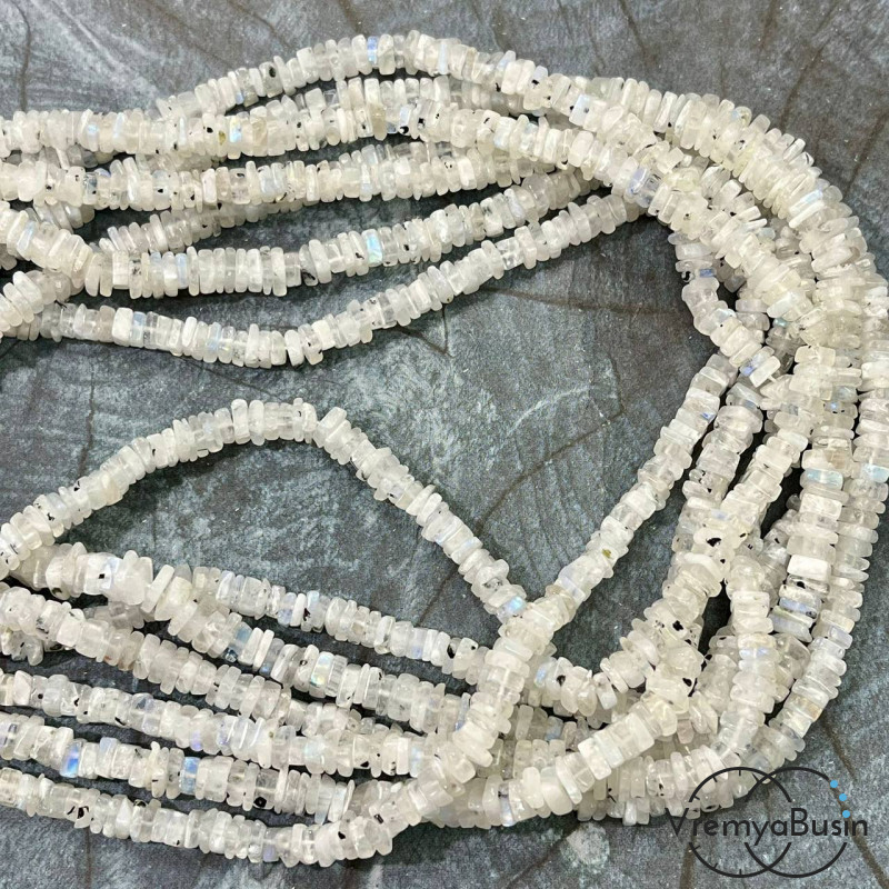 Лунный камень натур., бусины чипсы квадратные, ок. 5 мм (нить, ок. 40 см.) 