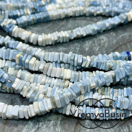 Опал голубой, бусины чипсы квадратные, ок. 6 мм (нить, ок. 40 см.) 