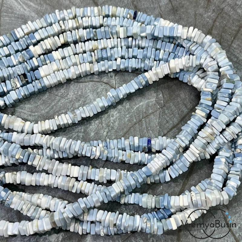 Опал голубой, бусины чипсы квадратные, ок. 6 мм (нить, ок. 40 см.) 