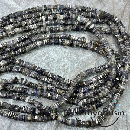 Иолит, бусины чипсы квадратные, ок. 4 мм (нить, ок. 40 см.) 