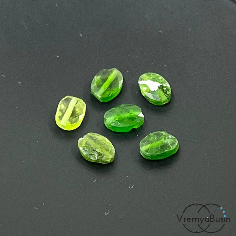 УЦЕНКА: Хромдиопсид, овал плоский граненый ок. 5х7 мм (1 шт.)