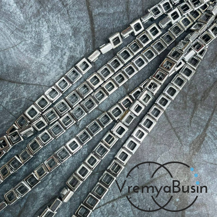 Гематит квадрат, внеш.д. 6 мм / внутр.д. 3 мм, цв. серебро (1/2 нити, ок. 28  шт.)