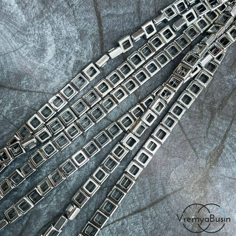 Гематит квадрат, внеш.д. 6 мм / внутр.д. 3 мм, цв. серебро (1/2 нити, ок. 28  шт.)