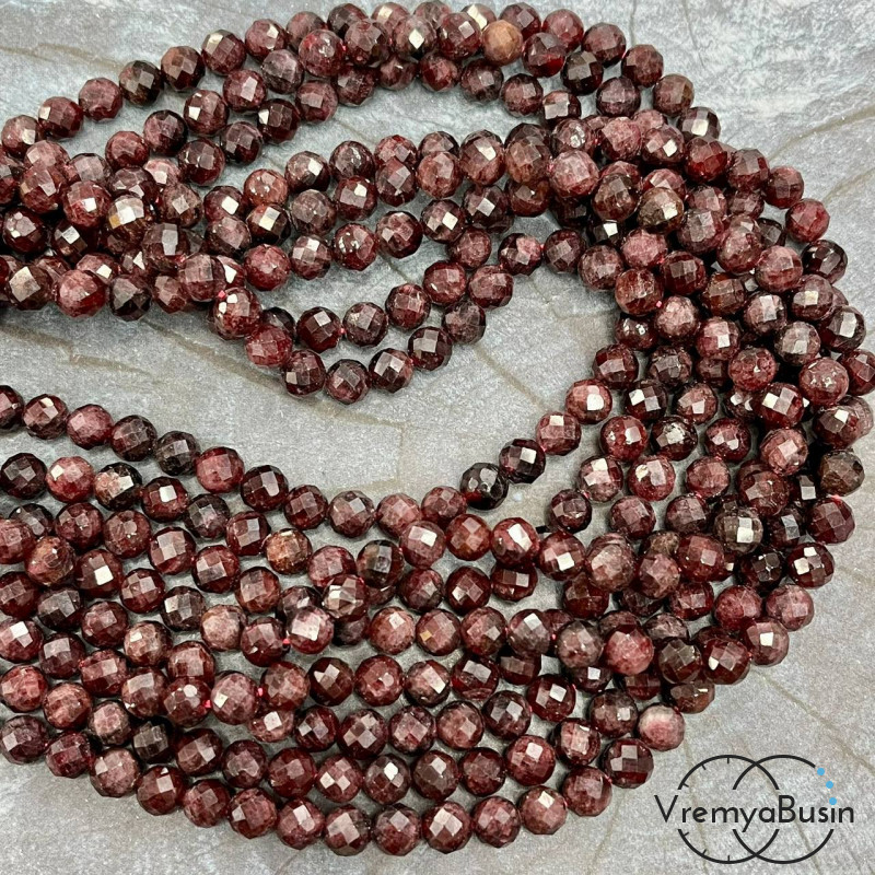 Гранат, шарик 6 мм с ювелирной огранкой (1/2 нити, ок. 32 шт.)