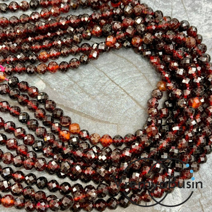 Гранат, шарик 6 мм с ювелирной огранкой (1/2 нити, ок. 32 шт.)