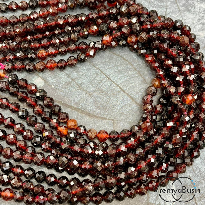 Гранат, шарик 6 мм с ювелирной огранкой (1/2 нити, ок. 32 шт.)