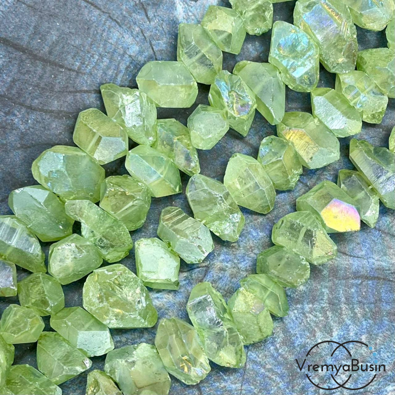 Кварц тонир. матовый, галтовка «кристалл» свободной огранки (1/2 нити, ок. 18 шт.) Кварц тонир. матовый, галтовка «кристалл» свободной огранки (1/2 нити, ок. 18 шт.)