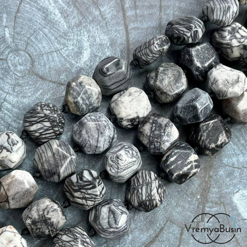 Яшма, крупные граненые бусины ок. 20х20х12 мм (нить, 18 шт.)