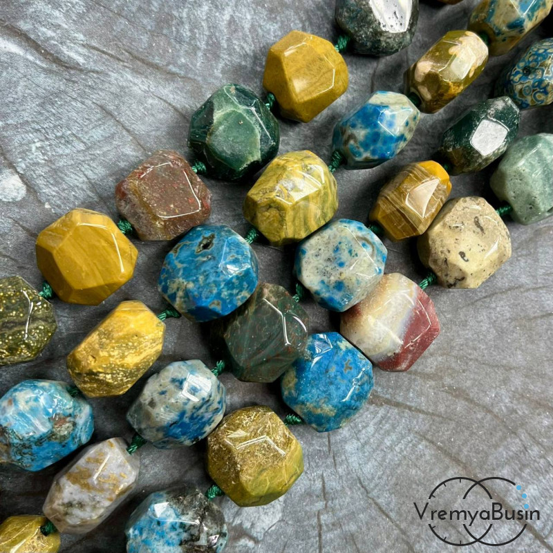 Яшма, крупные граненые бусины ок. 20х20х12 мм (нить, 18 шт.)