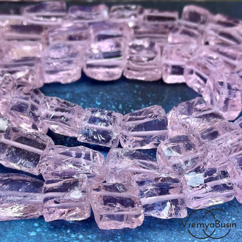 Аква-кварц, необработанные сколы кусочки, разм. ок. 13-15 мм, цв. РОЗОВЫЙ   (1   шт.)