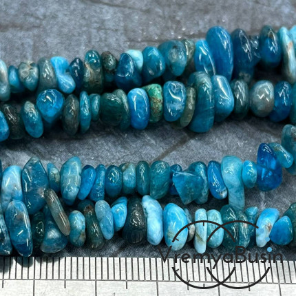 Крошка каменная. Апатит (нить, ок. 40 см.)