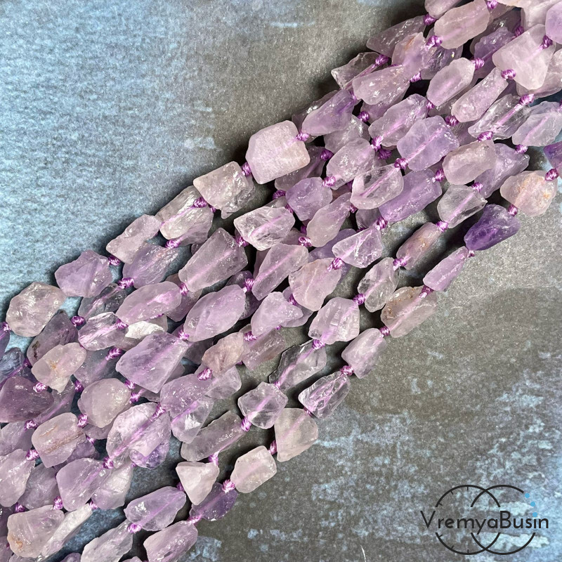 Аметист, мелкие кусочки необработанного камня (нить, ок.    30  шт.)