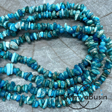 Крошка каменная. Апатит (нить, ок. 80 см.)