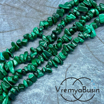 Крошка каменная. Малахит натур. (нить, ок. 40 см.)