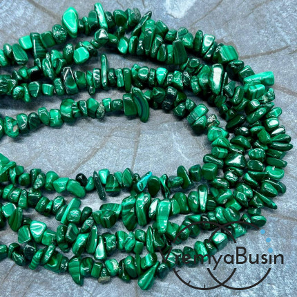 Крошка каменная. Малахит натур. (нить, ок. 80 см.)