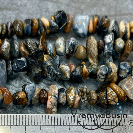 Крошка каменная. Петерсит (нить, ок. 40 см.)