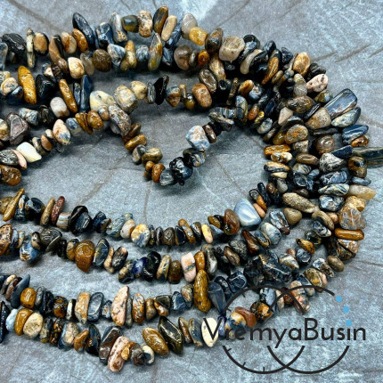 Крошка каменная. Петерсит (нить, ок. 80 см.)