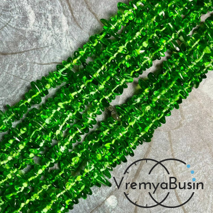 Кварц тонир., имит. из стекла, крошка каменная (нить, ок. 80 см.)