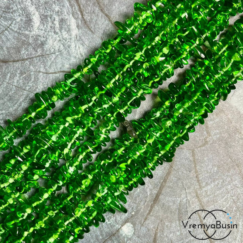 Кварц тонир., имит. из стекла, крошка каменная (нить, ок. 80 см.)