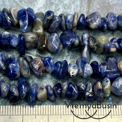 Крошка каменная. Содалит (нить, ок. 40 см.)