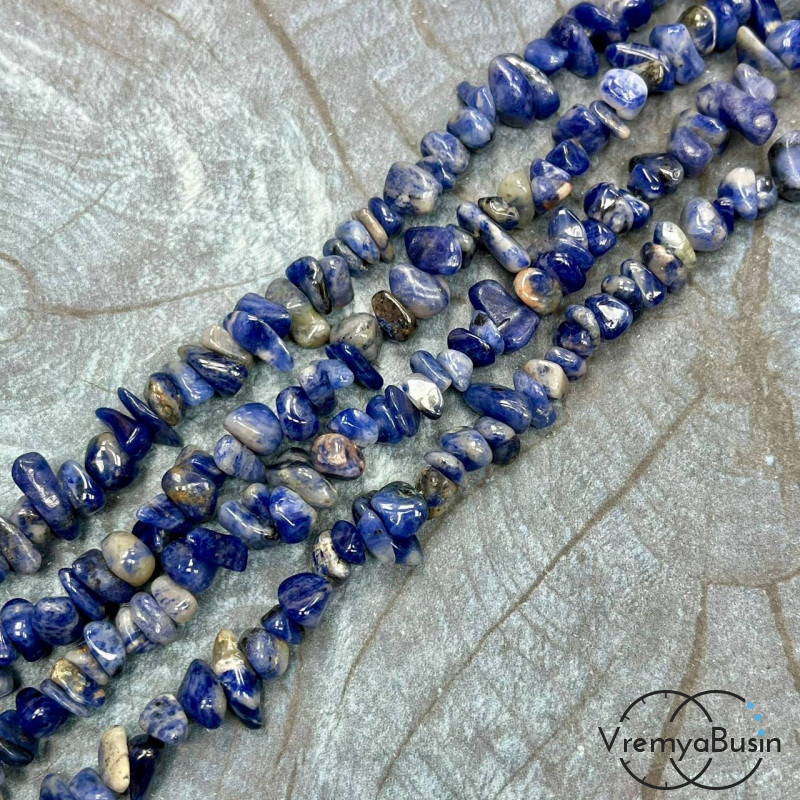 Крошка каменная. Содалит (нить, ок. 40 см.)